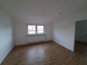 3-Zimmer-Wohnung im DG in ruhiger Seitenstraße 3-Zimmer-Wohnung im DG in ruhiger Seitenstraße