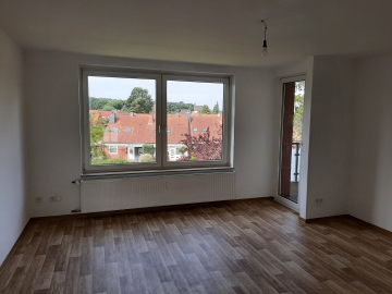 Helle 4-Zimmer-Wohnung mit Balkon Helle 4-Zimmer-Wohnung mit Balkon