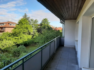4-Zimmer-Wohnung im OG mit Balkon und Gartenanteil 4-Zimmer-Wohnung im OG mit Balkon und Gartenanteil